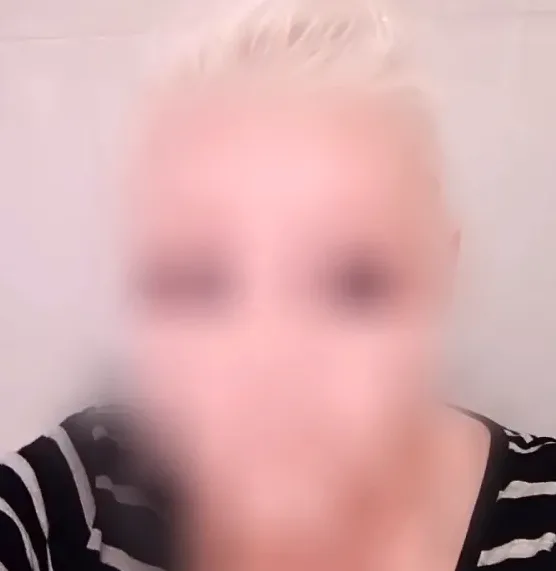 Amber, 39