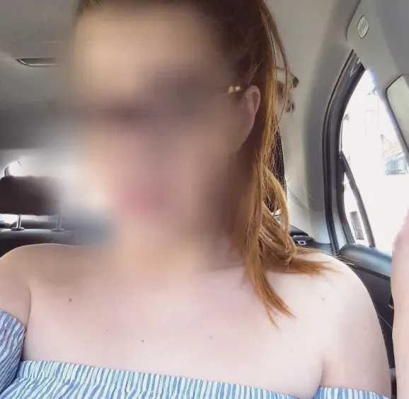 Daphne, 27