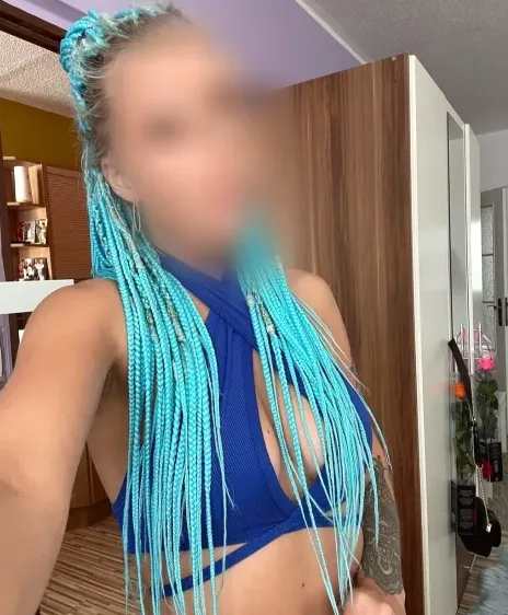 Ellen, 33