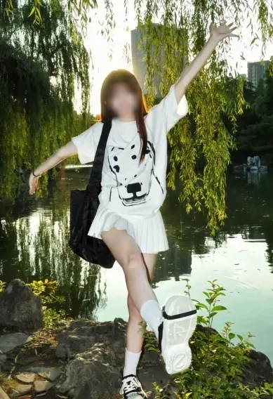 Isabel, 34