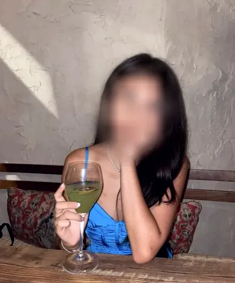 Lauren, 19