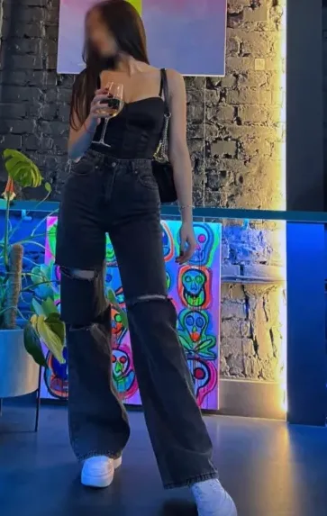 Monique, 28