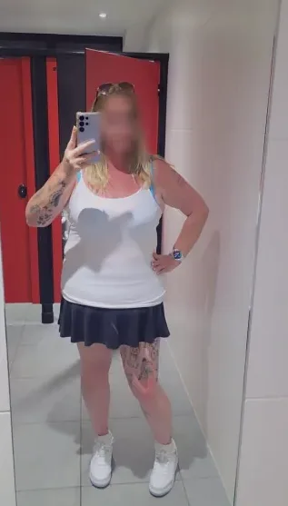 Nathalie, 39