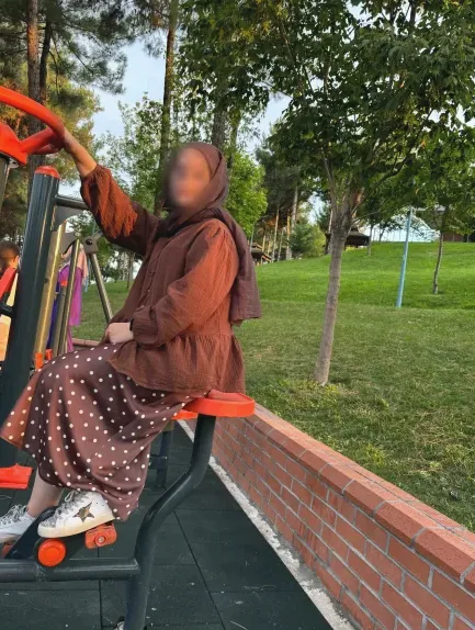 Suzanne, 29